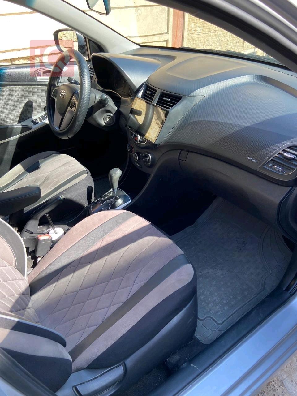 هیۆندای ئەکسنت هاچباک